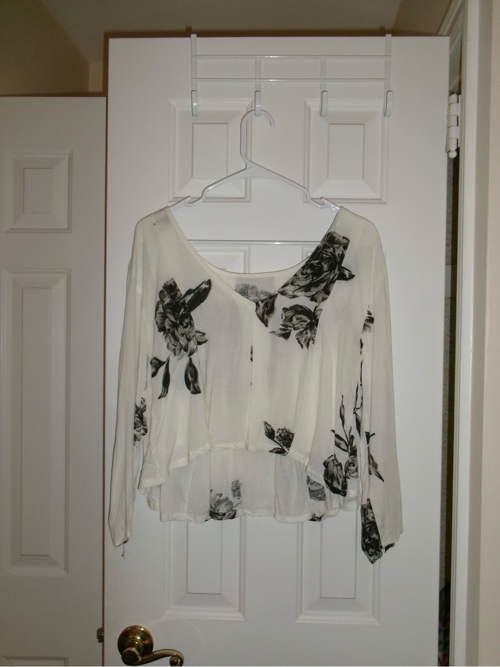 Women’s Kimchi Blue White Floral Long-Sleeve Blouse - Picture 2 of 3